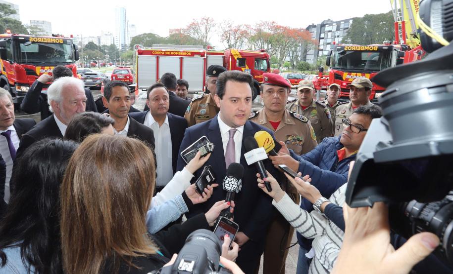 Bombeiros recebem plataformas para combate a incêndio em grandes alturas