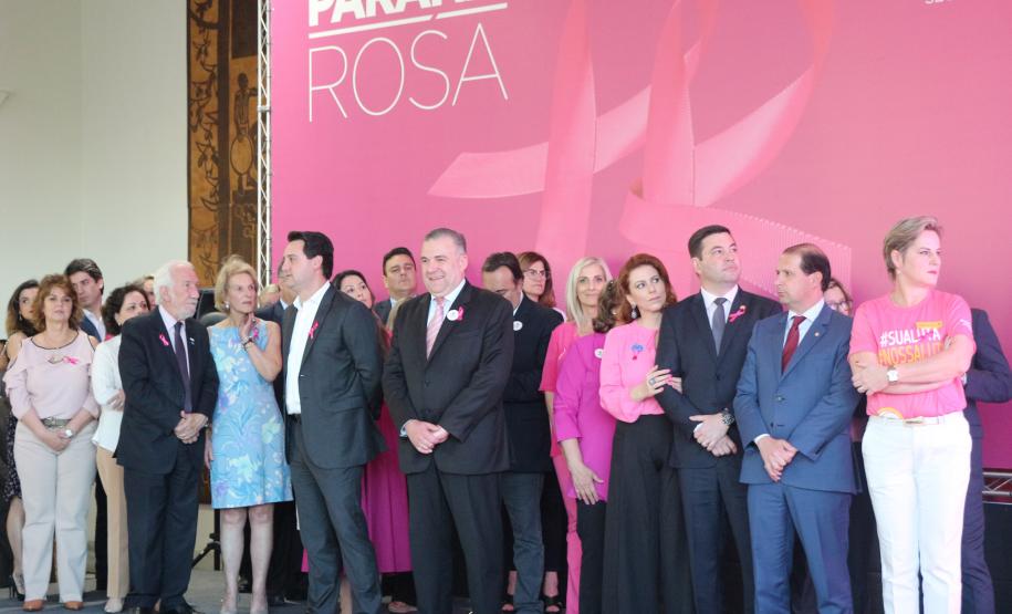 Polícia Militar e Corpo de Bombeiros participam de cerimônia de abertura do Paraná Rosa em Curitiba