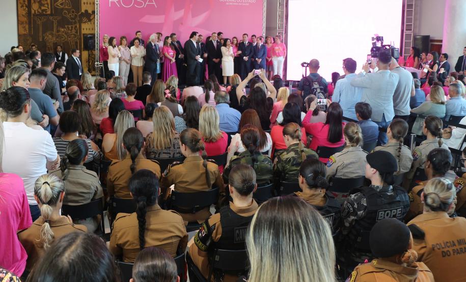 Polícia Militar e Corpo de Bombeiros participam de cerimônia de abertura do Paraná Rosa em Curitiba