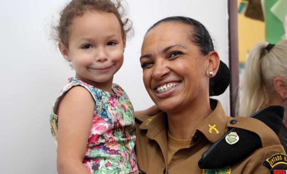 PM faz entrega de mais de 50 presentes para alunos do CMEI Professora Teruko Beltrão em Curitiba