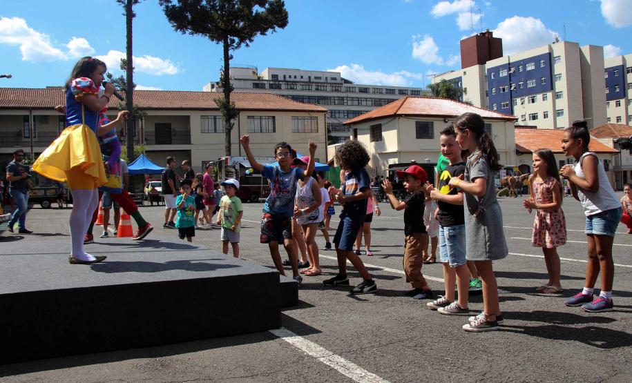 Dia das Crianças da PM no Quartel do Comando-Geral leva alegria, brincadeiras e brindes para 700 crianças