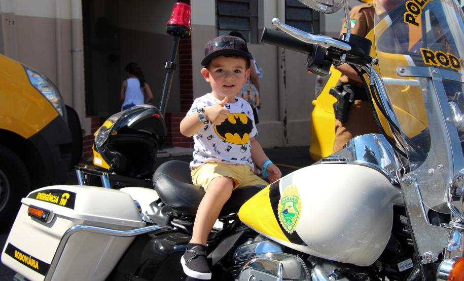 Dia das Crianças da PM no Quartel do Comando-Geral leva alegria, brincadeiras e brindes para 700 crianças