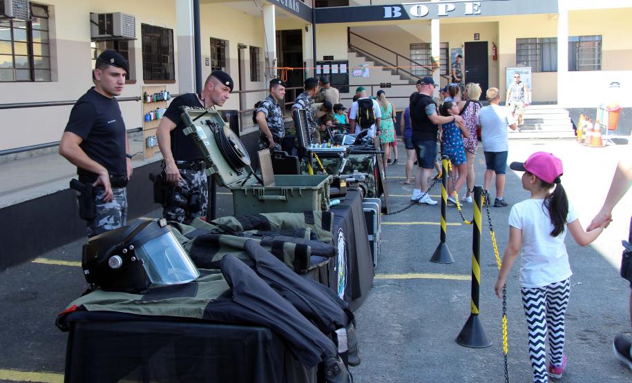 Dia das Crianças da PM no Quartel do Comando-Geral leva alegria, brincadeiras e brindes para 700 crianças