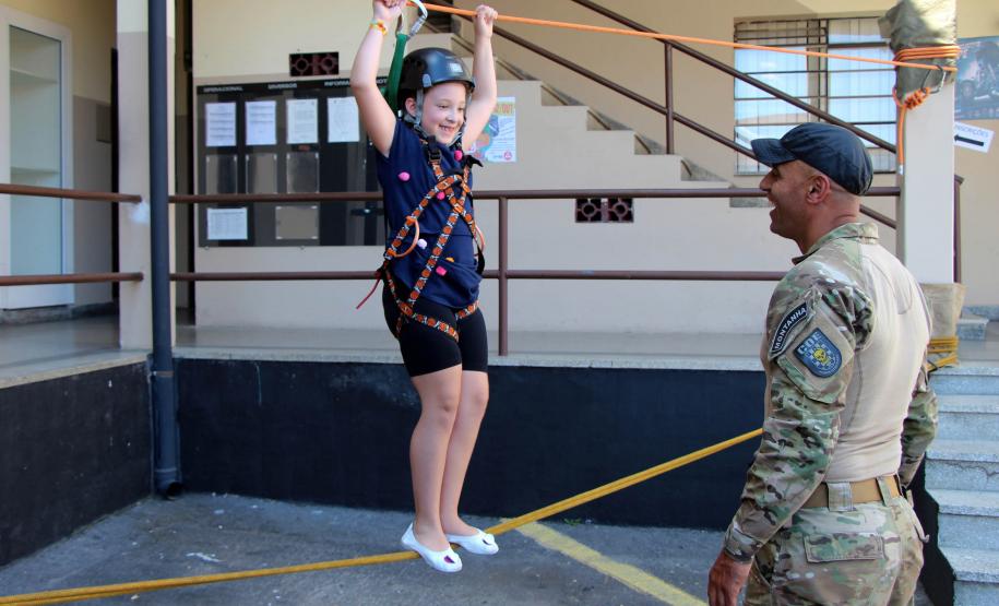 Dia das Crianças da PM no Quartel do Comando-Geral leva alegria, brincadeiras e brindes para 700 crianças