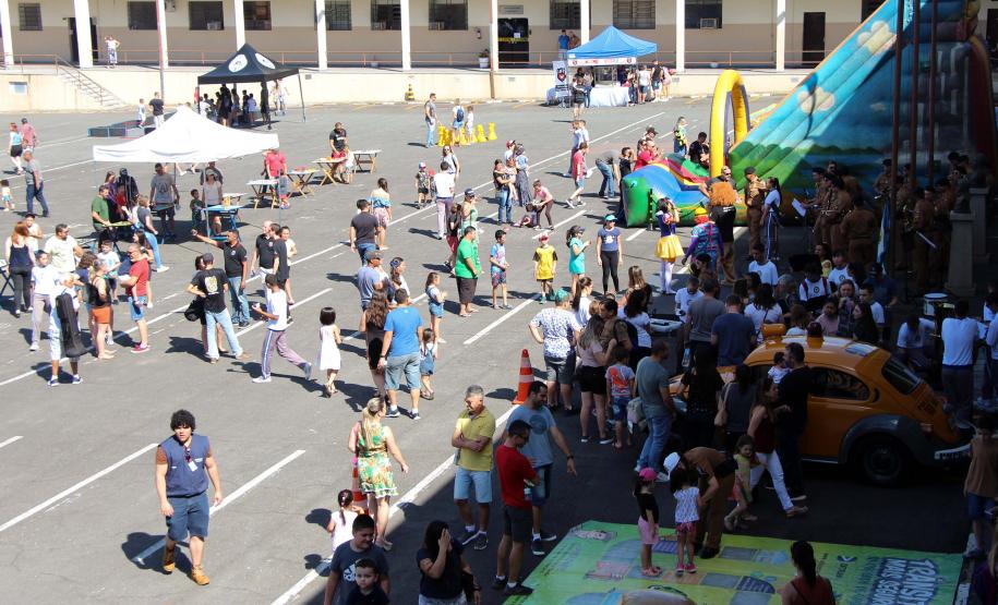 Dia das Crianças da PM no Quartel do Comando-Geral leva alegria, brincadeiras e brindes para 700 crianças