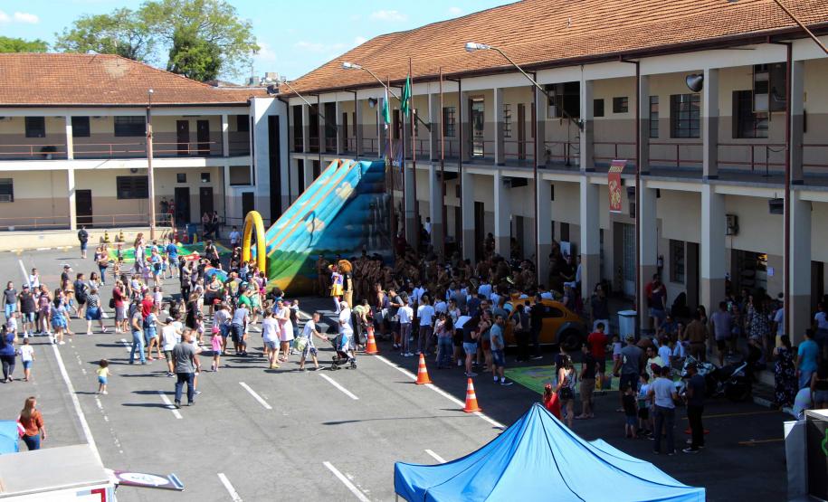 Dia das Crianças da PM no Quartel do Comando-Geral leva alegria, brincadeiras e brindes para 700 crianças