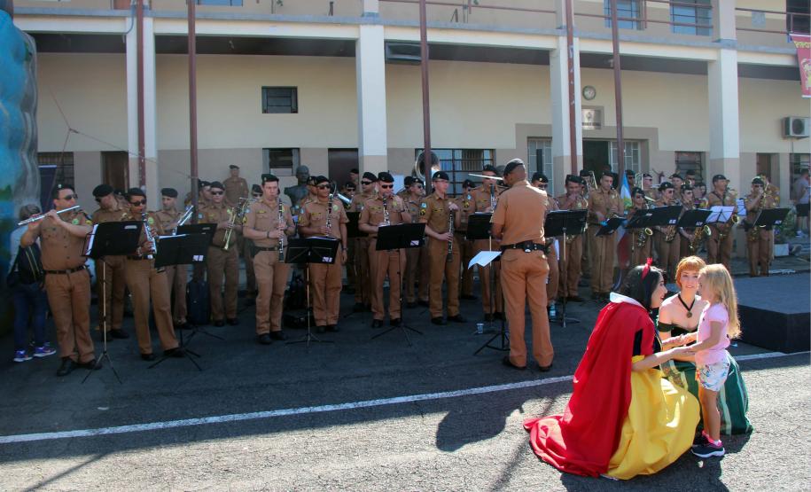 Dia das Crianças da PM no Quartel do Comando-Geral leva alegria, brincadeiras e brindes para 700 crianças