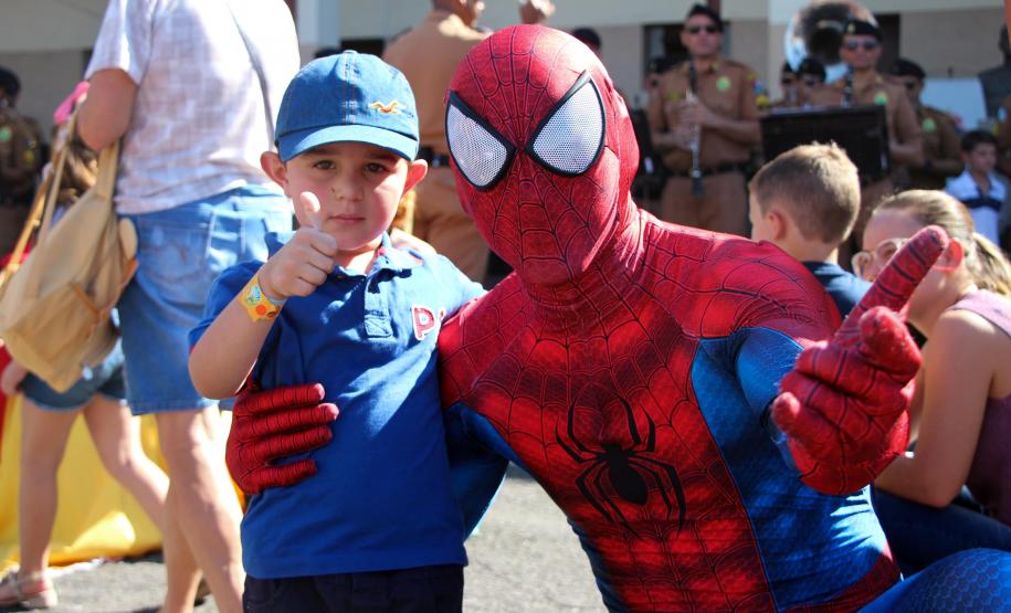 Dia das Crianças da PM no Quartel do Comando-Geral leva alegria, brincadeiras e brindes para 700 crianças