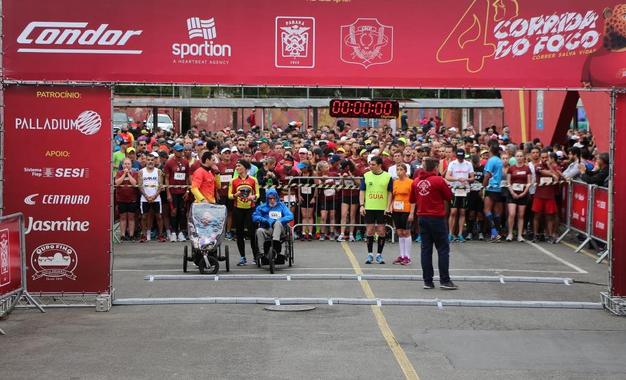 Mais de 1,3 mil atletas participam da 4ª Corrida do Fogo em Curitiba