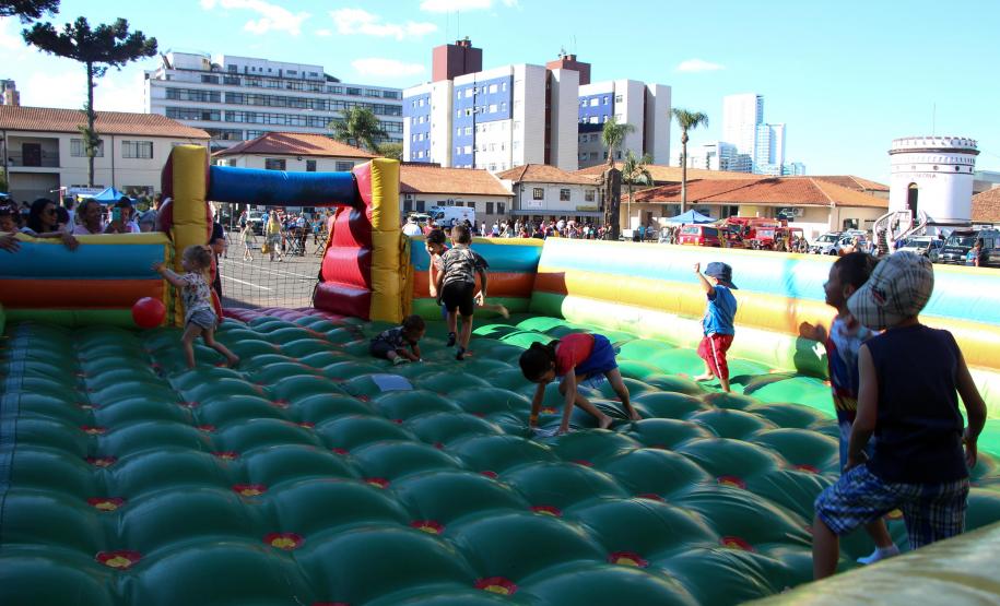 Dia das Crianças da PM no Quartel do Comando-Geral leva alegria, brincadeiras e brindes para 700 crianças