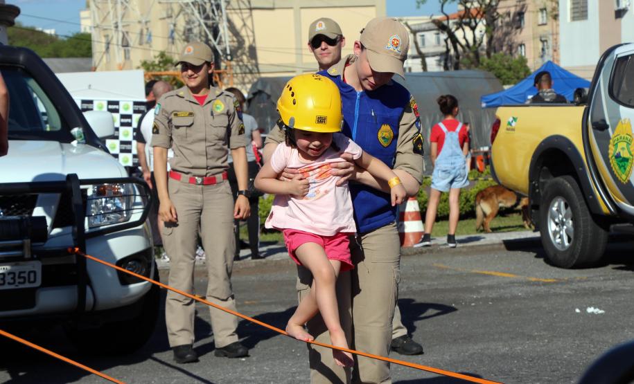 Dia das Crianças da PM no Quartel do Comando-Geral leva alegria, brincadeiras e brindes para 700 crianças