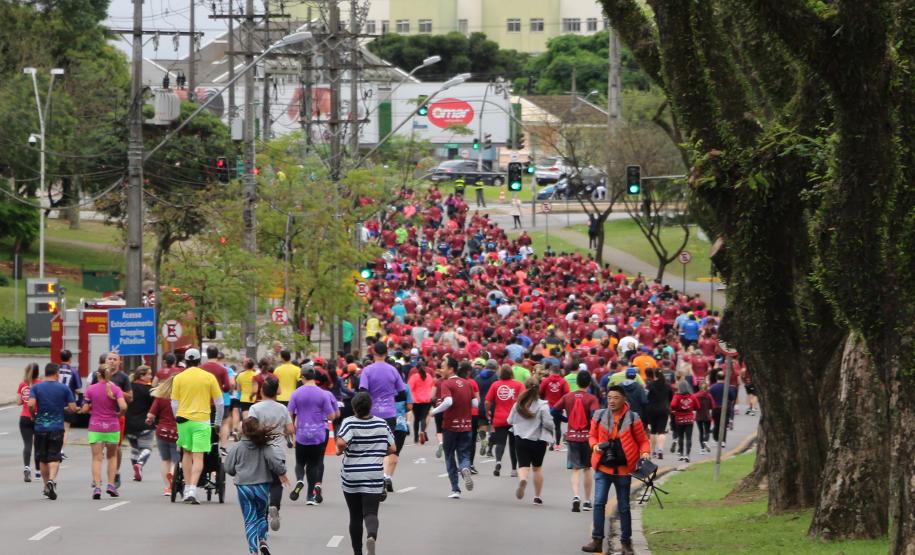Mais de 1,3 mil atletas participam da 4ª Corrida do Fogo em Curitiba