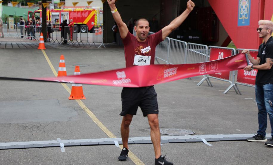 Mais de 1,3 mil atletas participam da 4ª Corrida do Fogo em Curitiba