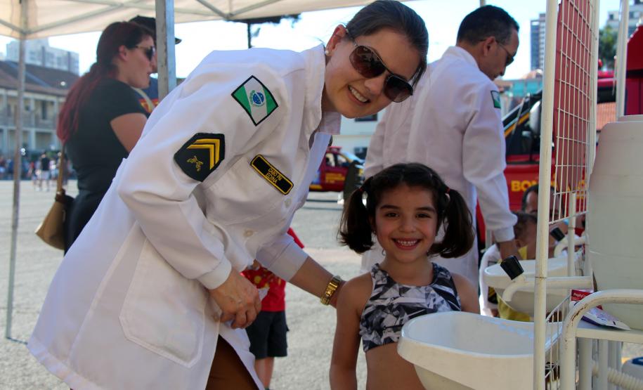 Dia das Crianças da PM no Quartel do Comando-Geral leva alegria, brincadeiras e brindes para 700 crianças