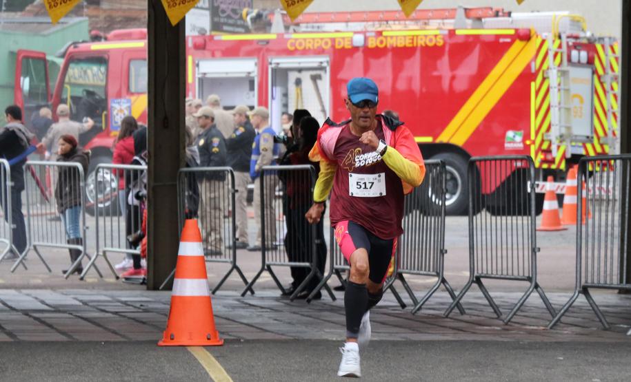 Mais de 1,3 mil atletas participam da 4ª Corrida do Fogo em Curitiba
