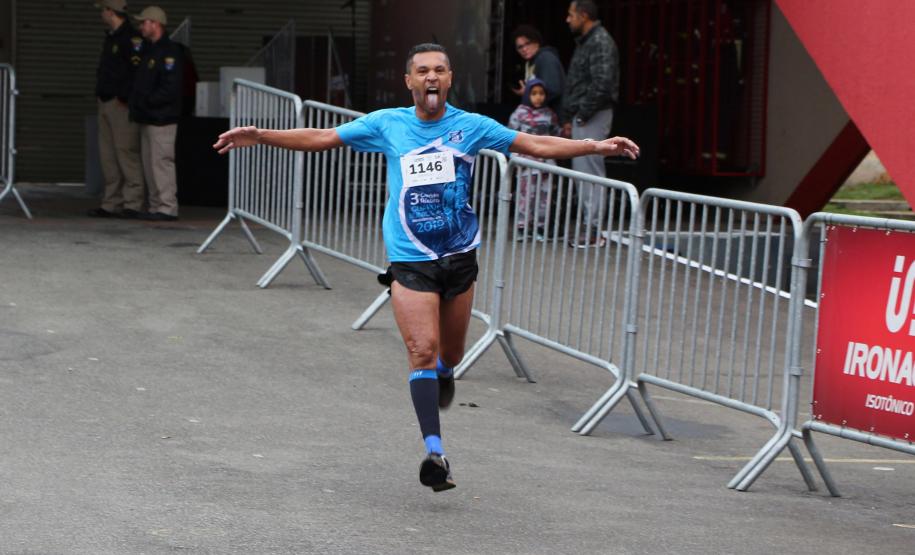 Mais de 1,3 mil atletas participam da 4ª Corrida do Fogo em Curitiba