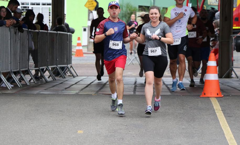 Mais de 1,3 mil atletas participam da 4ª Corrida do Fogo em Curitiba