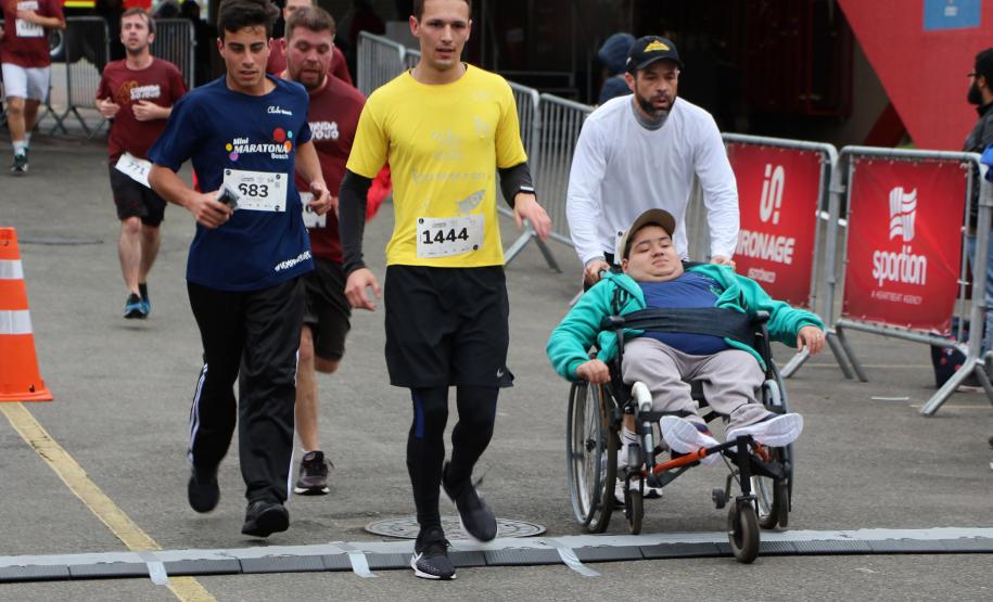 Mais de 1,3 mil atletas participam da 4ª Corrida do Fogo em Curitiba