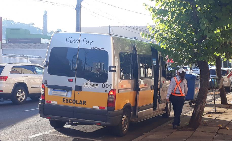 PM faz operação para fiscalizar trânsito em frente escolas de Pato Branco (PR), no Sudoeste do Estado