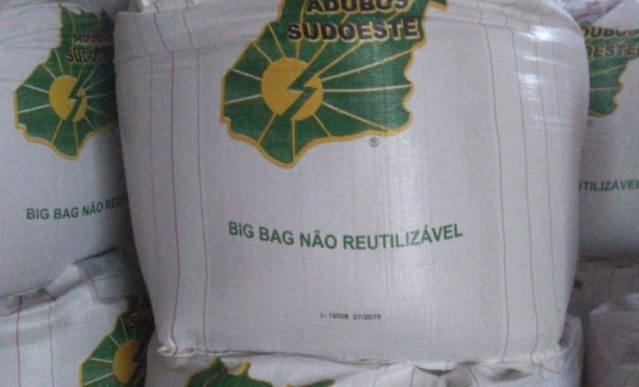Na Lapa (PR), PM prende dupla e recupera duas carretas carregadas com fertilizantes avaliadas em mais de R$ 600 mil