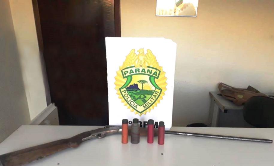 Em situações distintas, PM apreende espingarda e maconha após abordagem na região Sudoeste