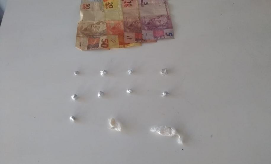 PM encaminha adolescente e prende homem por tráfico de drogas em Cambé (PR)