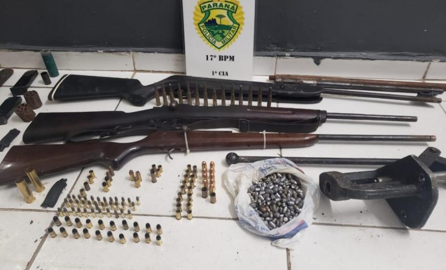 Denúncia leva PM a encontrar arsenal enterrado no bairro Borda do Campo, em São José dos Pinhais (RMC)