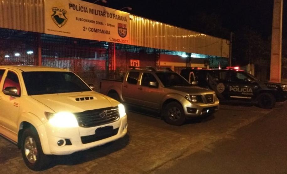 BPFron apreende duas caminhonetes equipadas para o contrabando e prende três pessoas no Oeste do estado