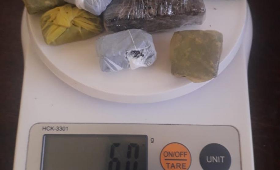 Durante cumprimento de Mandado Judicial, PM prende três pessoas e apreende drogas e munições em Sapopema (PR)