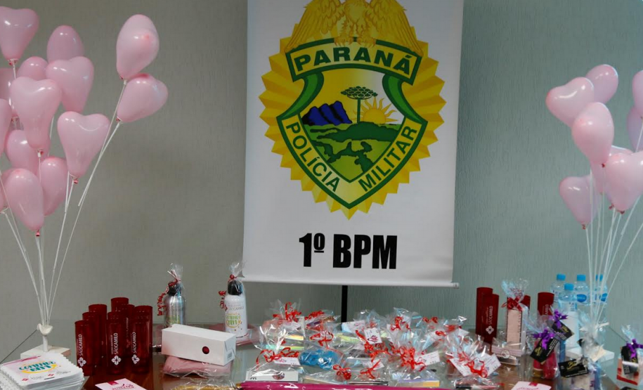 Policiais femininas participam de café outubro rosa para conscientização ao câncer de mama em Ponta Grossa (PR)