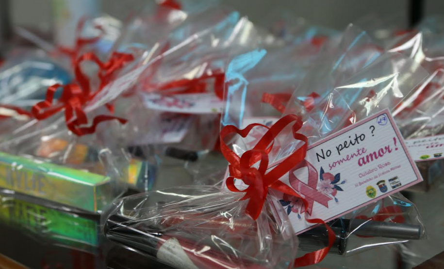 Policiais femininas participam de café outubro rosa para conscientização ao câncer de mama em Ponta Grossa (PR)