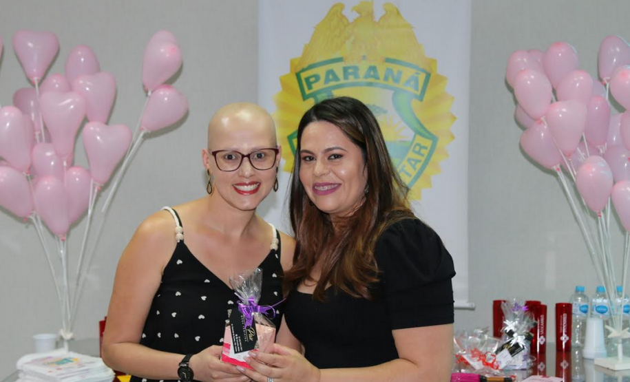 Policiais femininas participam de café outubro rosa para conscientização ao câncer de mama em Ponta Grossa (PR)