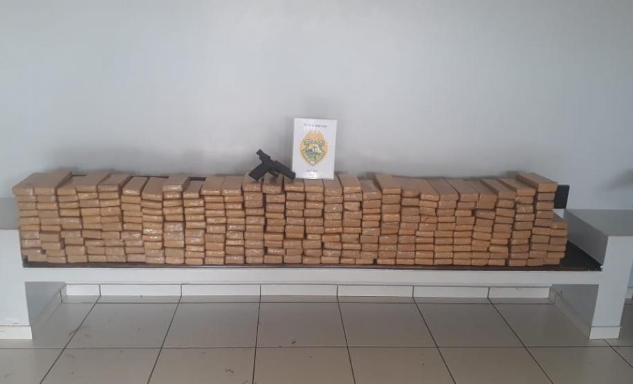 Em situações distintas, mais de 156 quilos de drogas são apreendidos pela PM