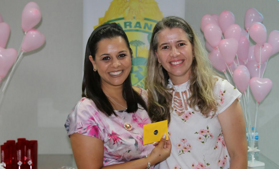 Policiais femininas participam de café outubro rosa para conscientização ao câncer de mama em Ponta Grossa (PR)