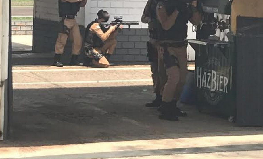Policiais militares do 3° BPM participam de instrução prática de tiro policial em Pato Branco (PR)