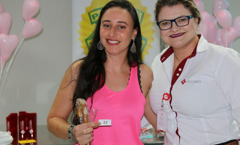 Policiais femininas participam de café outubro rosa para conscientização ao câncer de mama em Ponta Grossa (PR)
