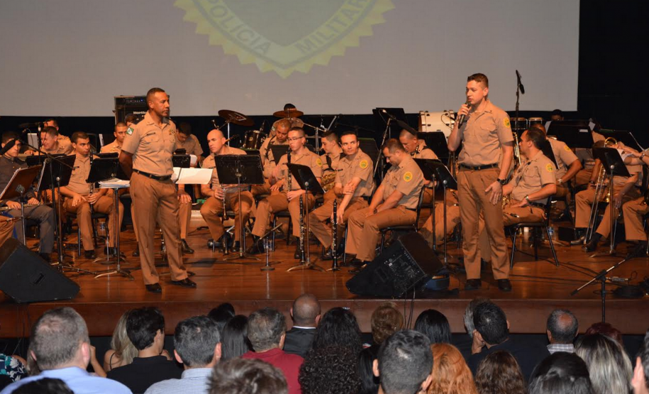 Banda sinfônica da PM toca músicas tema de personagens de histórias em quadrinhos em apresentações beneficentes no Norte do Paraná