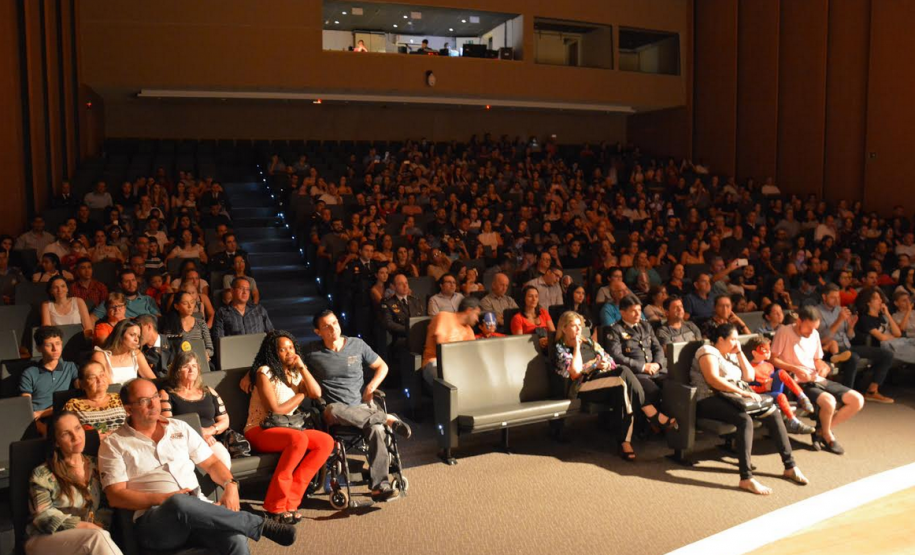 Banda sinfônica da PM toca músicas tema de personagens de histórias em quadrinhos em apresentações beneficentes no Norte do Paraná