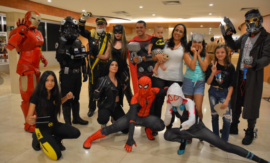 Banda sinfônica da PM toca músicas tema de personagens de histórias em quadrinhos em apresentações beneficentes no Norte do Paraná