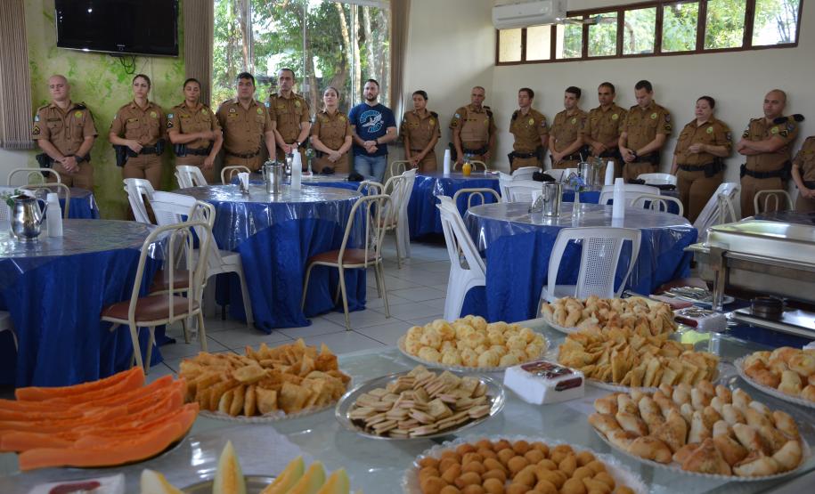 Policial militar de folga é homenageado pela prisão de dois homens no centro de Londrina (PR)