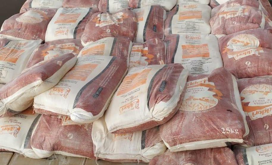 Caminhão com carga de farinha e 300 caixas de cigarro é interceptado pelo BPRv em Iporã, no Noroeste do estado