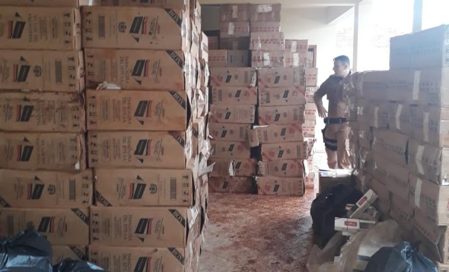 10 pessoas são encaminhadas e mais de 400 caixas de cigarro contrabandeado são apreendidas em situações distintas no Norte Pioneiro do Paraná