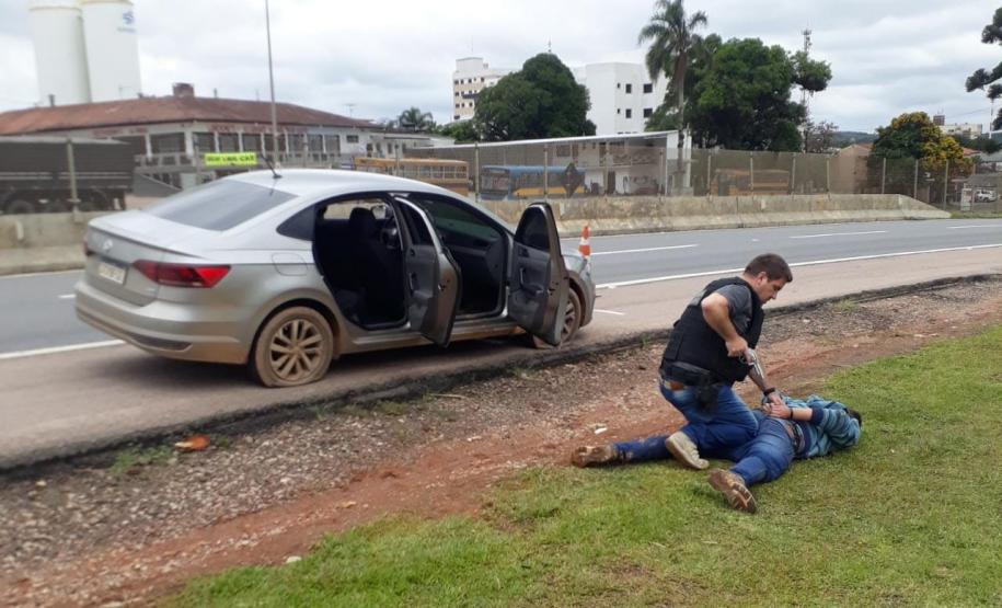 PM recupera caminhão e carro roubados após receber denúncia em Mandirituba, na RMC