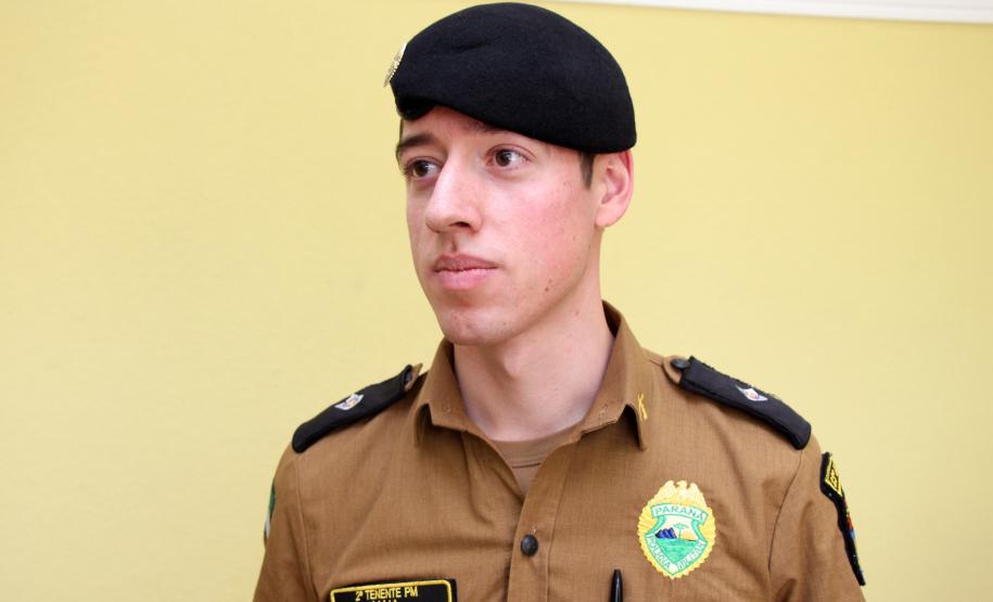 Oficiais da PM recebem a Carta Patente do 1º Posto durante solenidade em Curitiba