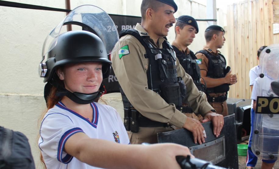 Crianças visitam sede do 26° Batalhão em Telêmaco Borba (PR), nos Campos Gerais