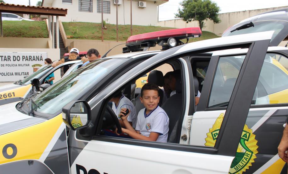Crianças visitam sede do 26° Batalhão em Telêmaco Borba (PR), nos Campos Gerais