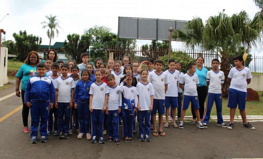 Crianças visitam sede do 26° Batalhão em Telêmaco Borba (PR), nos Campos Gerais