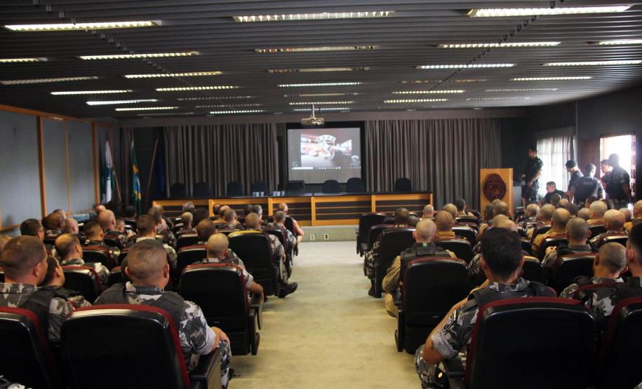 Policiais militares do Paraná e de outros estados participam da aula inaugural do III Curso da RONE em Curitiba