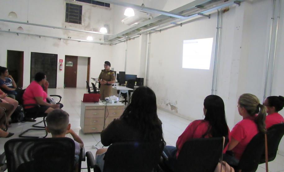 Palestra para mulheres sobre segurança é ministrada na defensoria pública de Cianorte (PR)