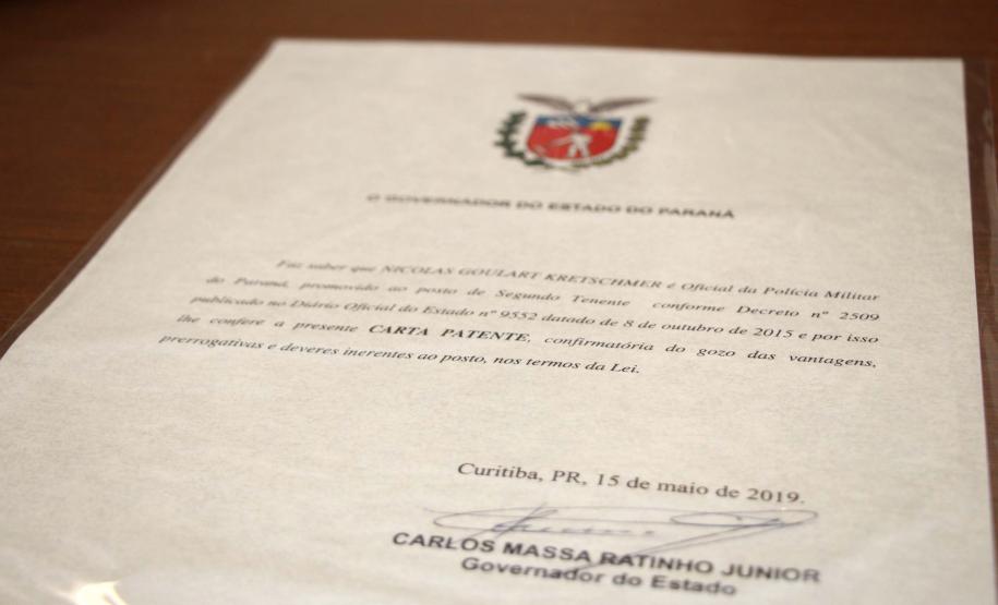 Comandante-Geral entrega Carta Patente para dois Oficiais da Polícia Militar do Paraná em Curitiba